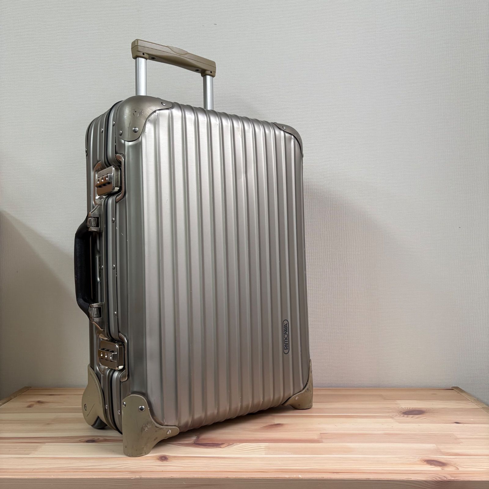 RIMOWA TOPAS CABIN PREMIUM TROLLEY TITANIUM 32L リモワ トパーズ トロリー チタニウム 32L 2輪 機内ok レザー キャリーケース