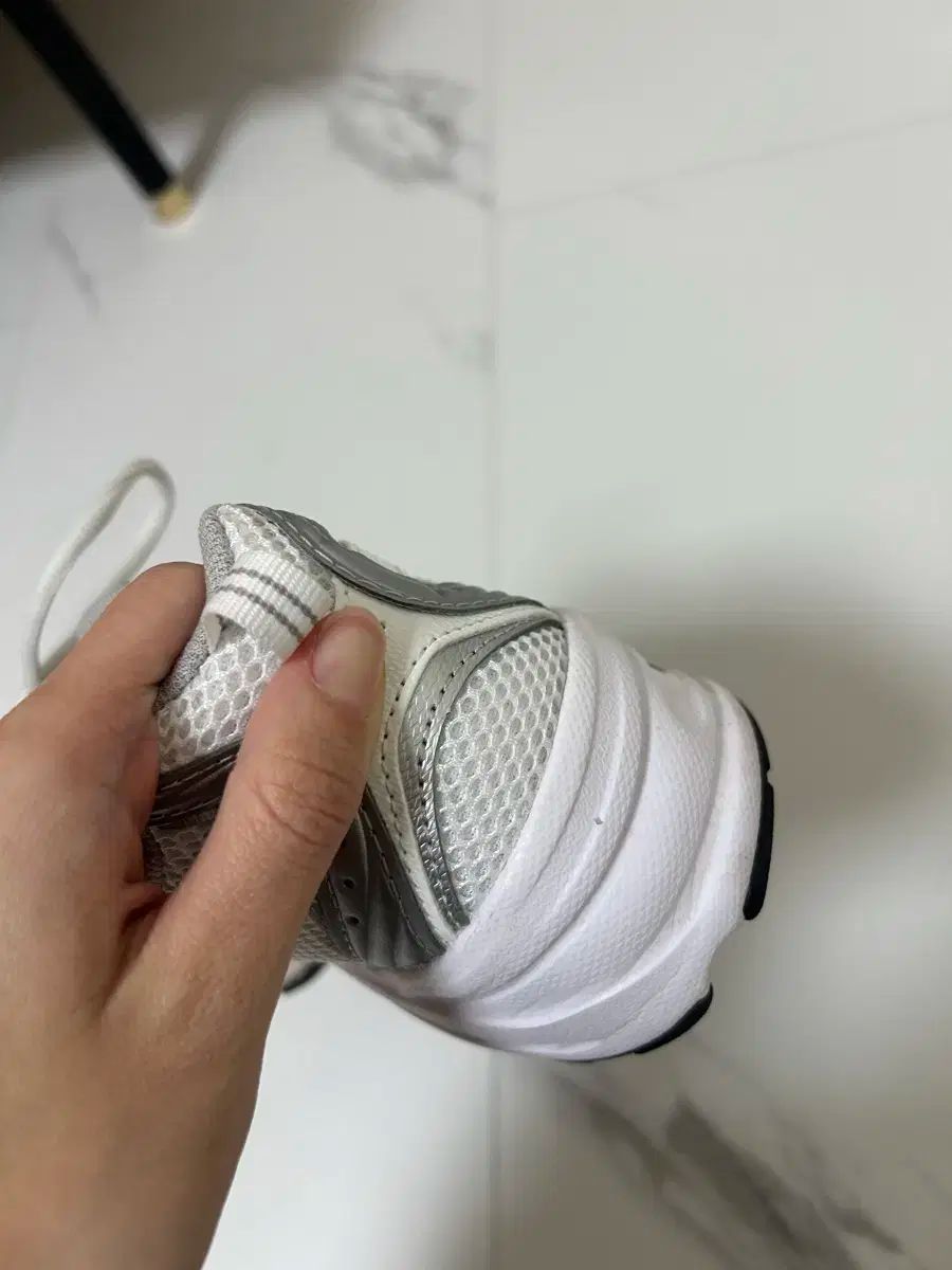 シルバー メタリック