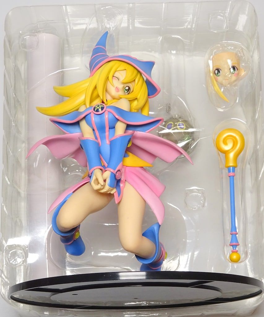 遊戯王デュエルモンスターズ ブラックマジシャン フィギュア＆タペストリー 遊戯王デュエルモンスターズ ブラックマジシャン フィギュア＆タペストリー