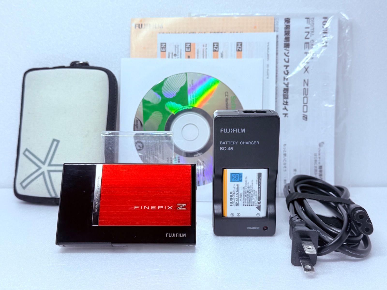 FUJIFILM FINEPIX Z200fd レッド×ブラック 動作 済 ツートンカラー レトロコンデジ エモい写真 使い始めに優しい取説付 携帯に便利 収納ポーチ