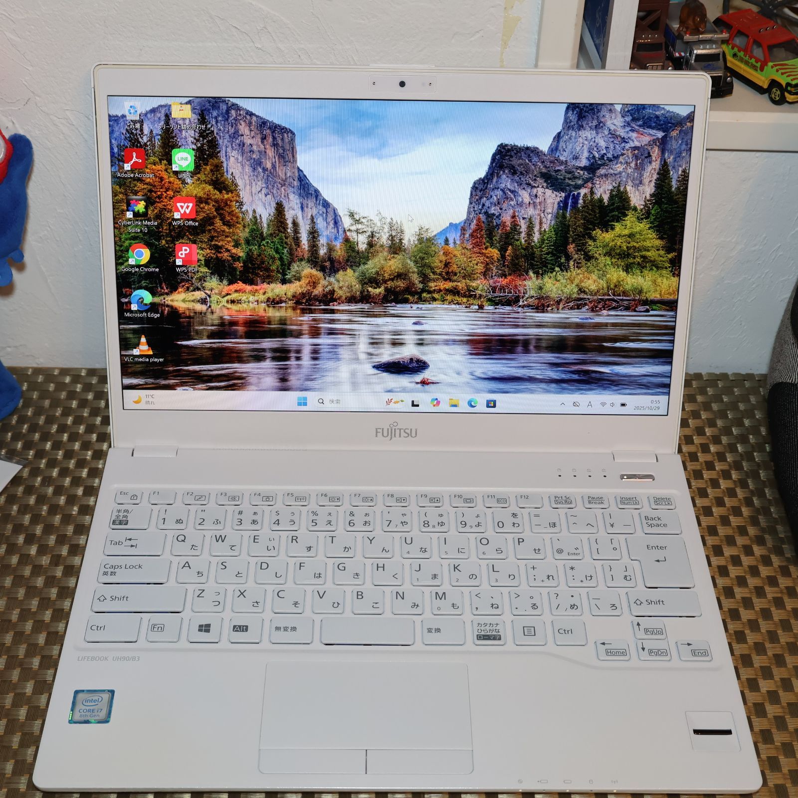 白Win11公式対応8世代i7 メ8G SSD タッチ 無線 カメラ