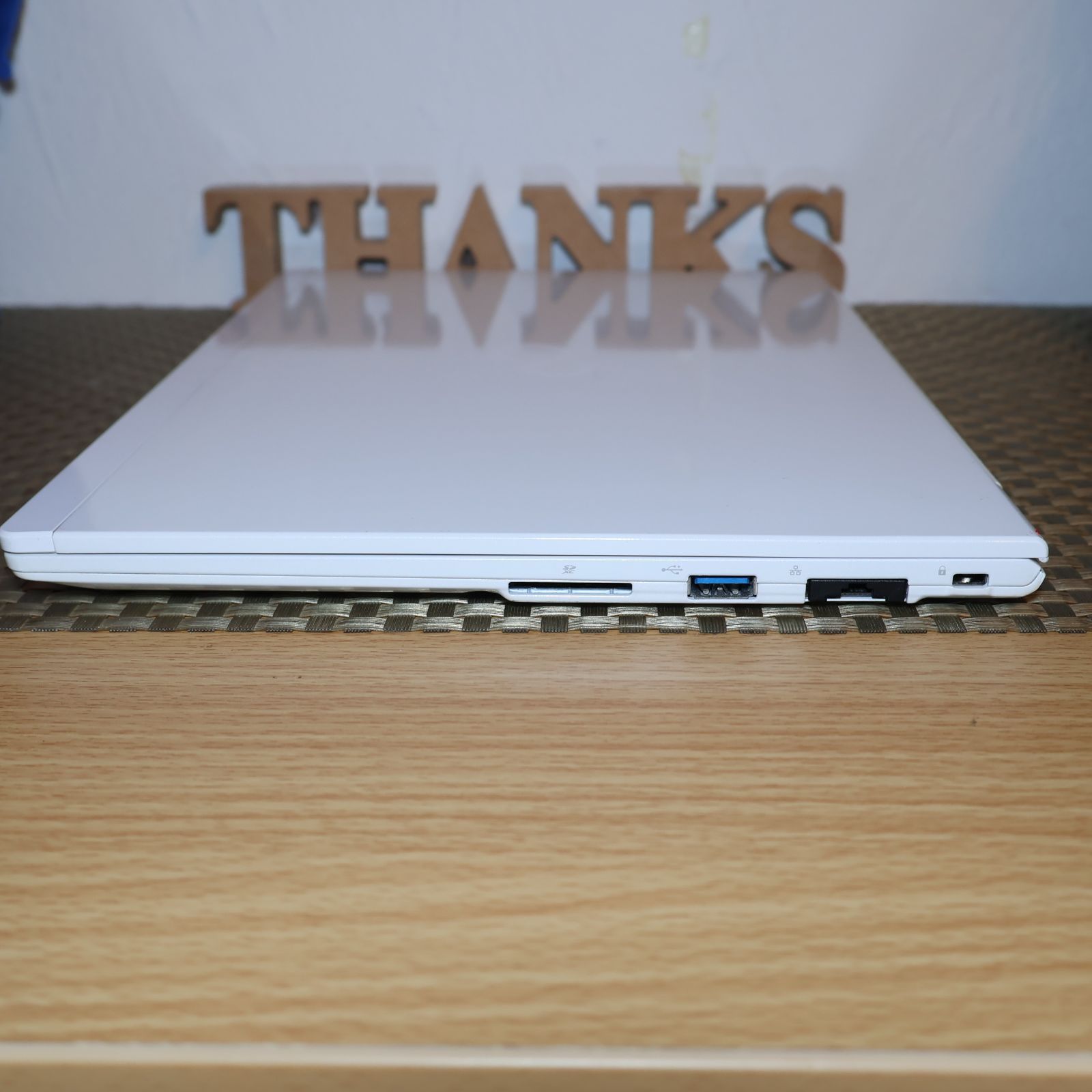 美品！人気の白Win11公式対応8世代i7/メ8G/SSD/タッチ/無線/カメラ