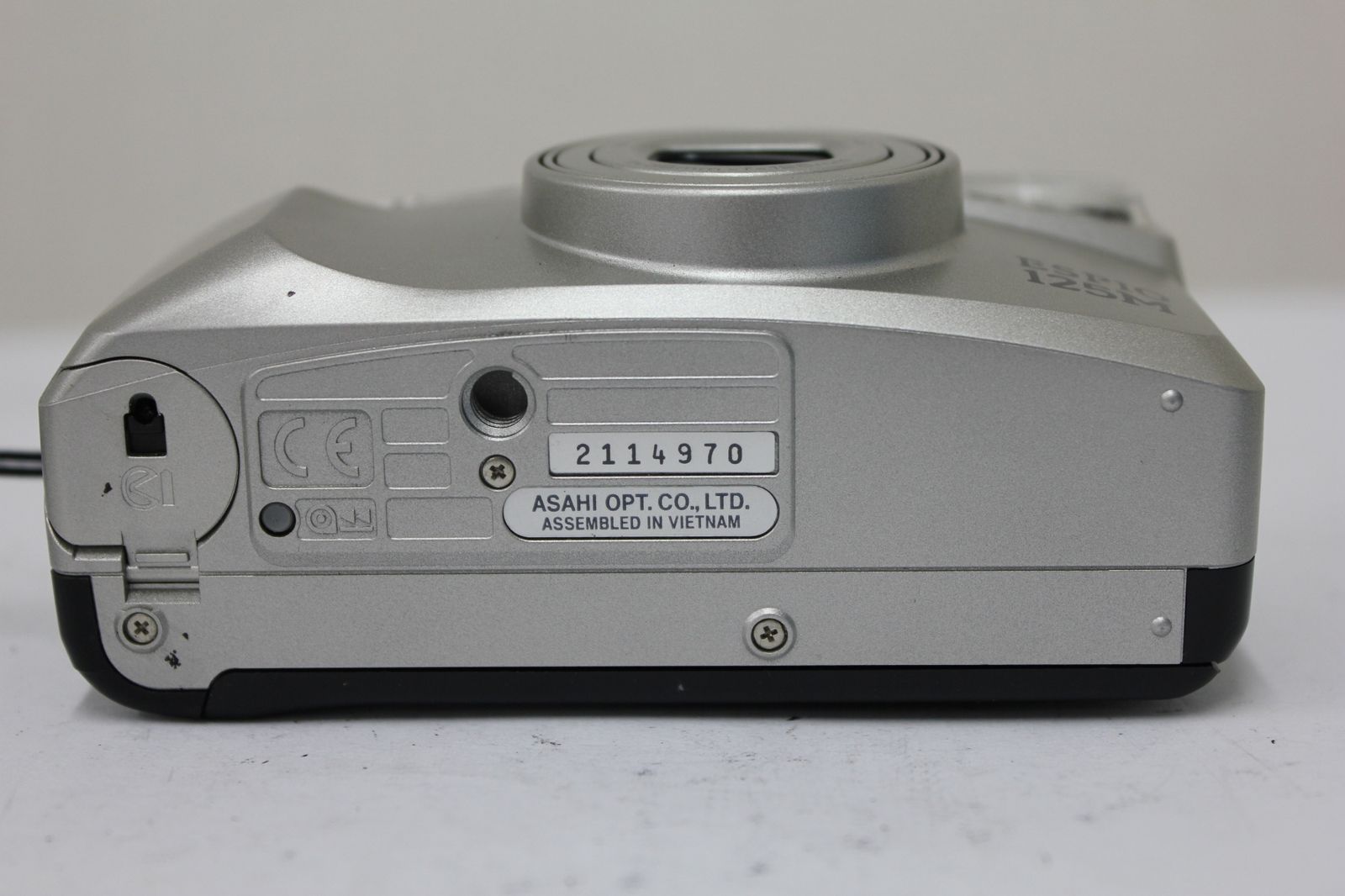 コンパクトカメラ e