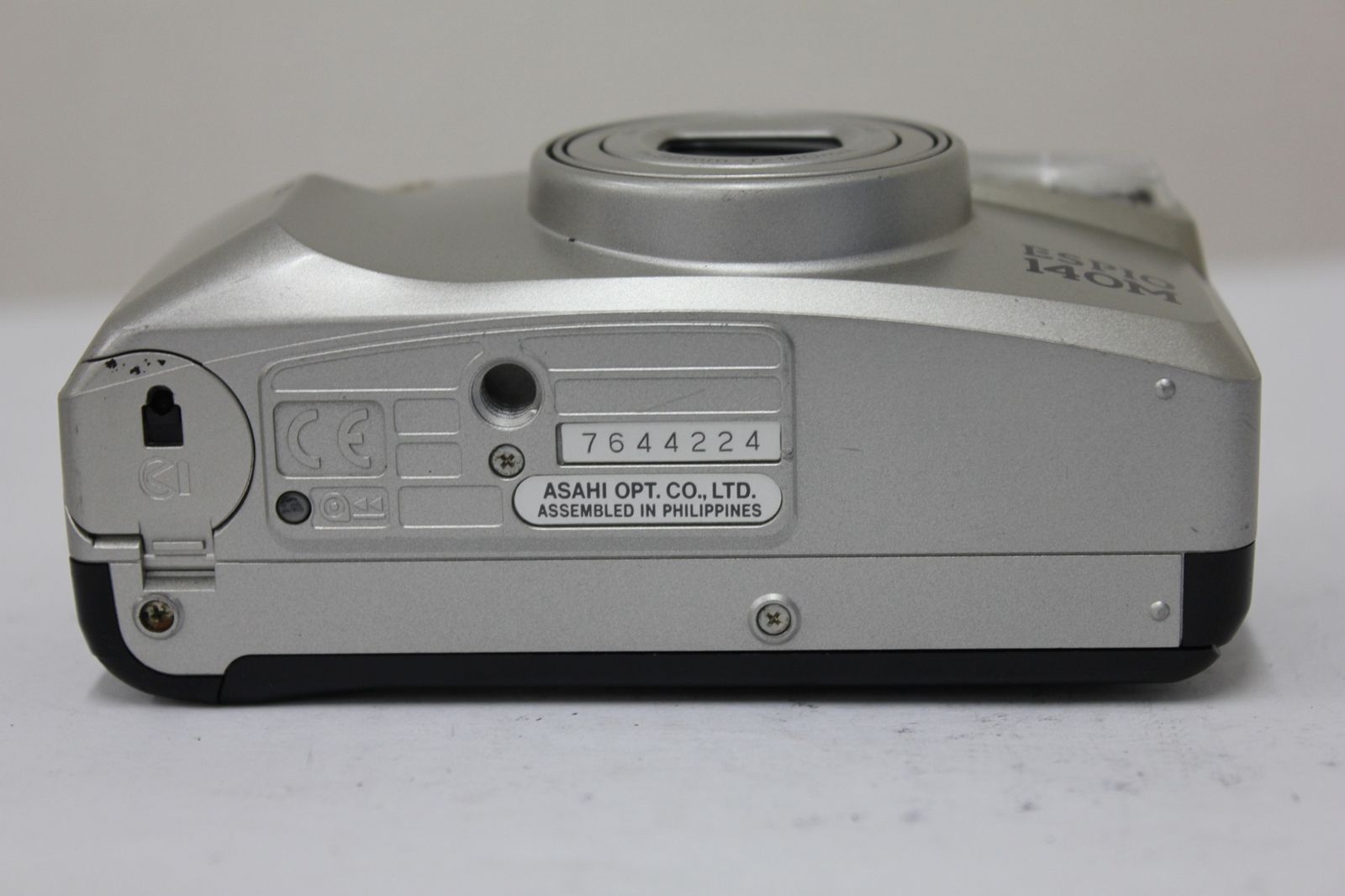 コンパクトカメラ e