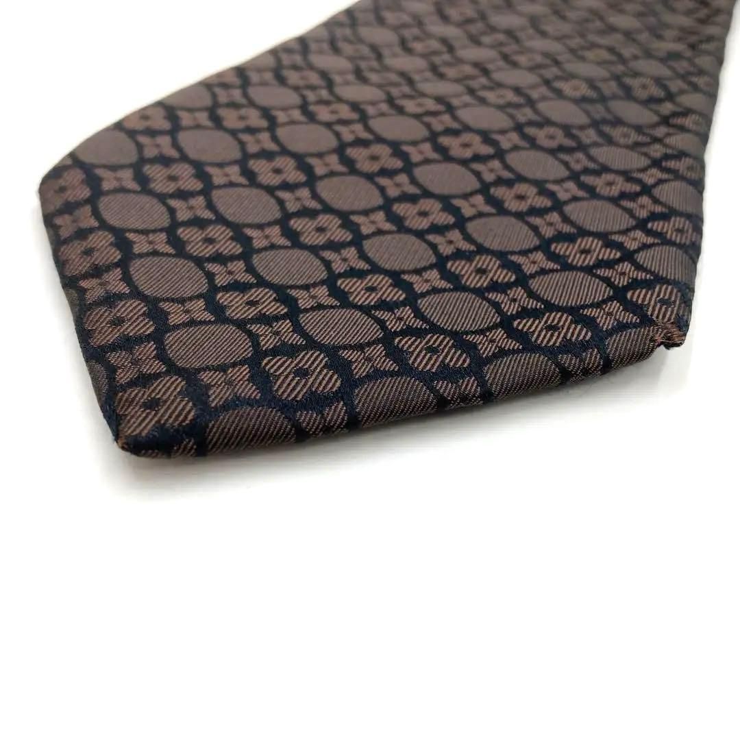 ダークブラウン