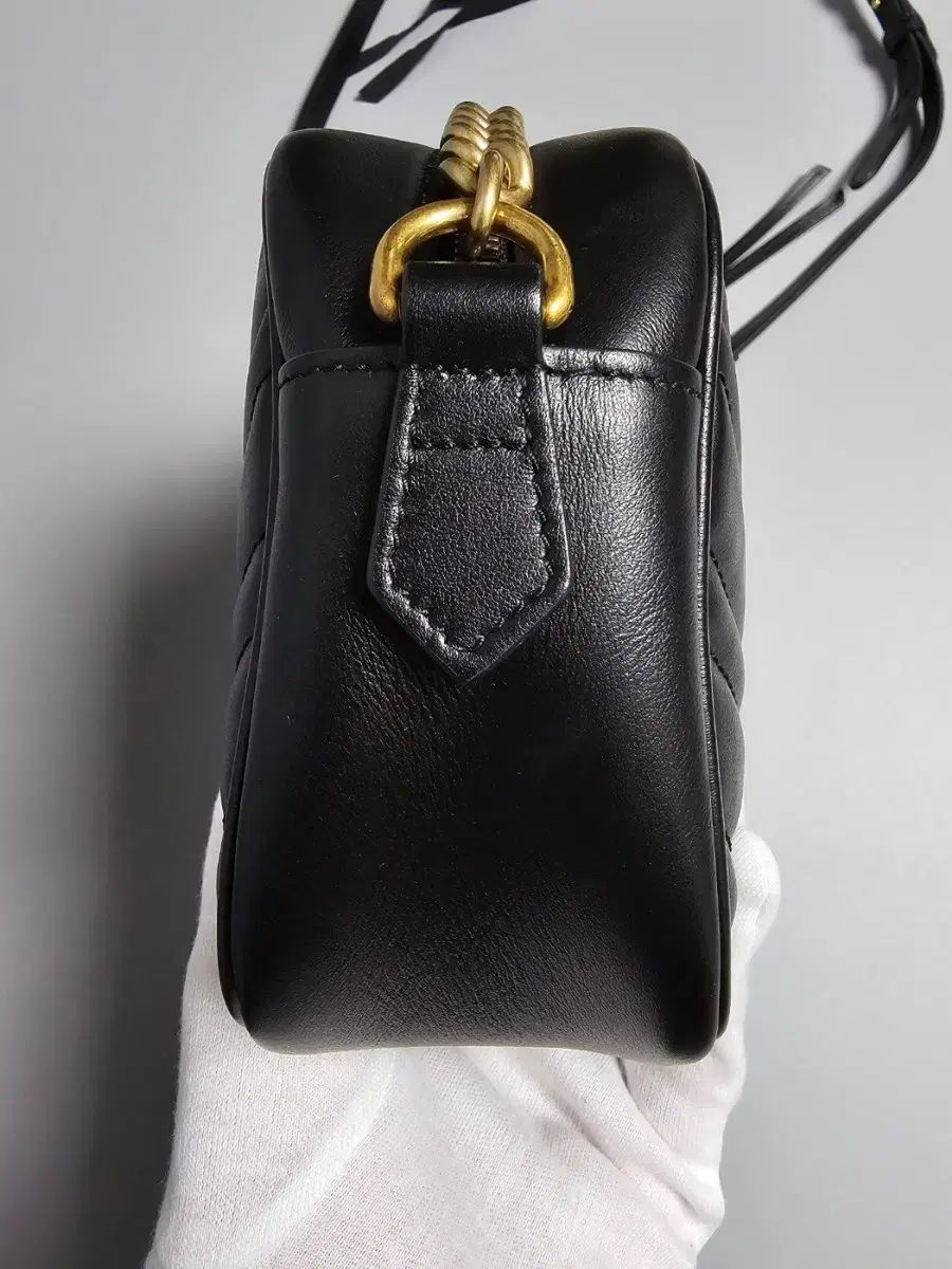 グッチ マーモント マトラッセ GG チェーン クロスバック ブラック スモール DECORATOM_COM_BR