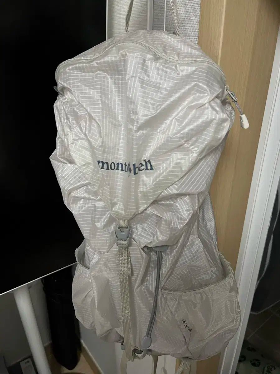 モンベル バーサライト 20 L ライトグレー