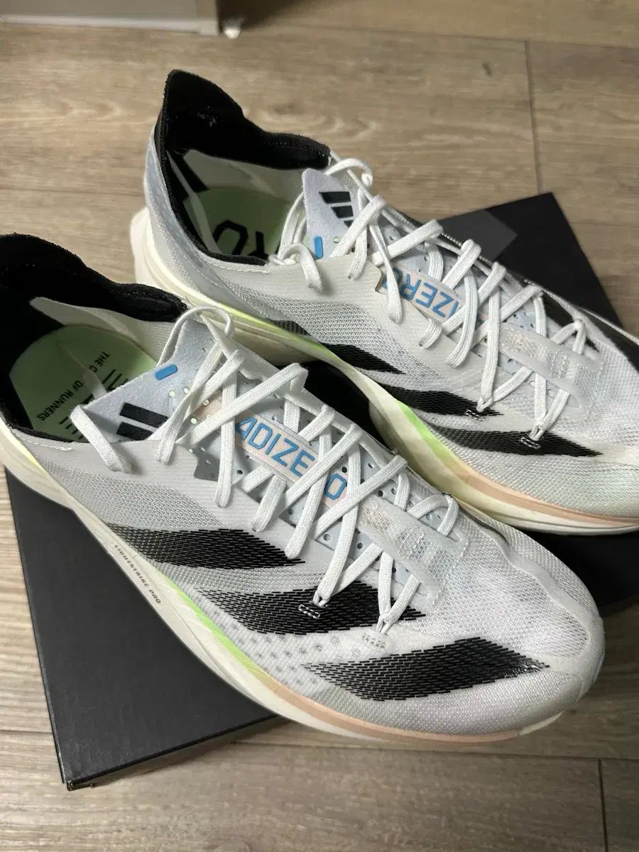 アディダス アディゼロ プロ 3 クラウド 白 コア ブラック