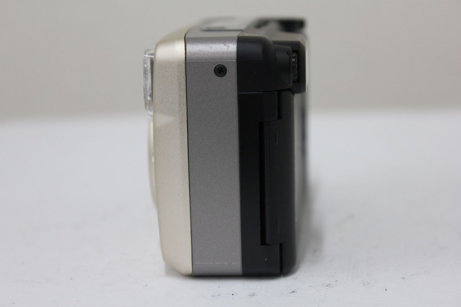 38-115 mmコンパクトカメラ