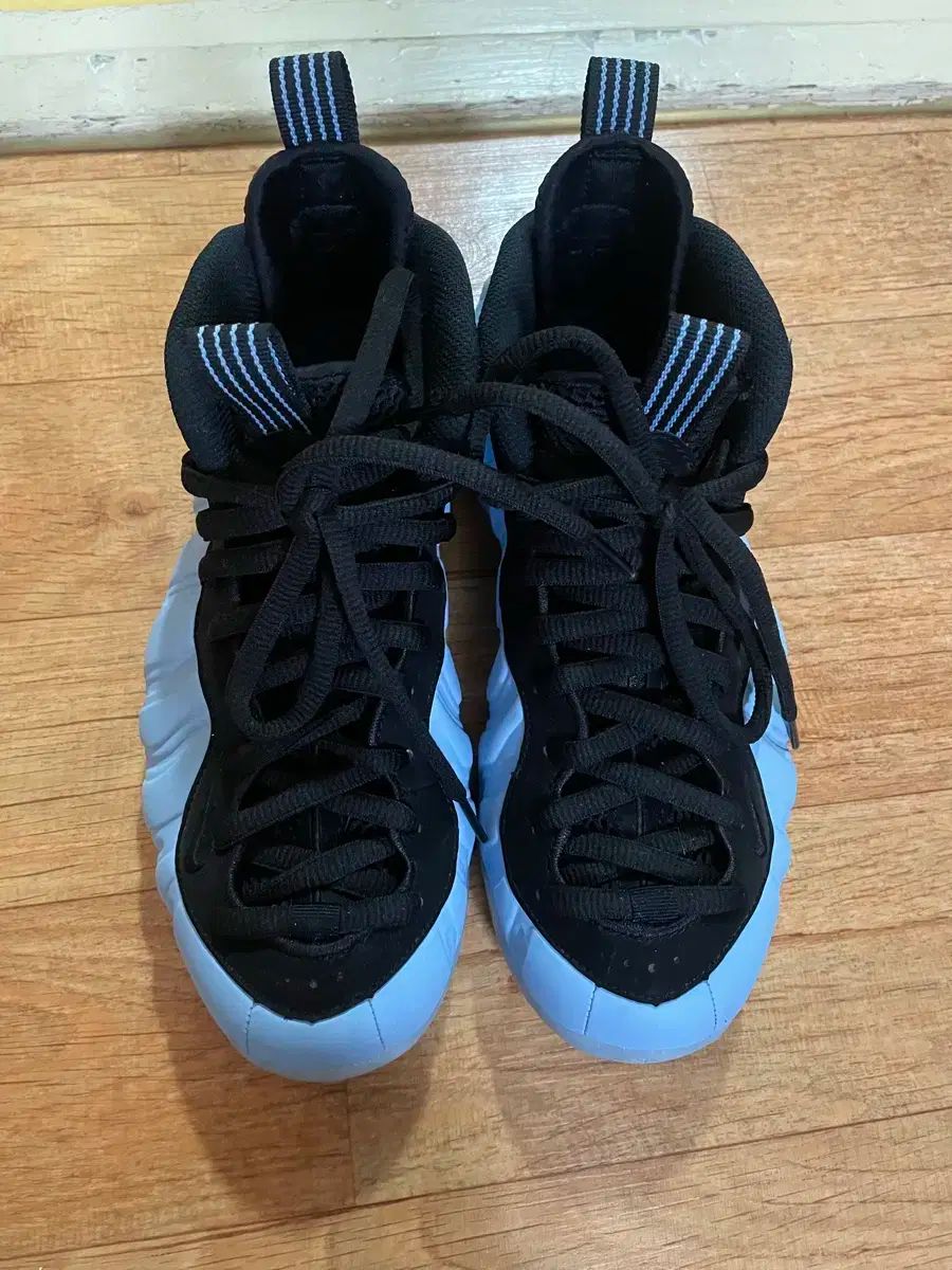 ナイキ エアフォームポジット ONE ブルーかスカイか かわいい アイ デリガシュー