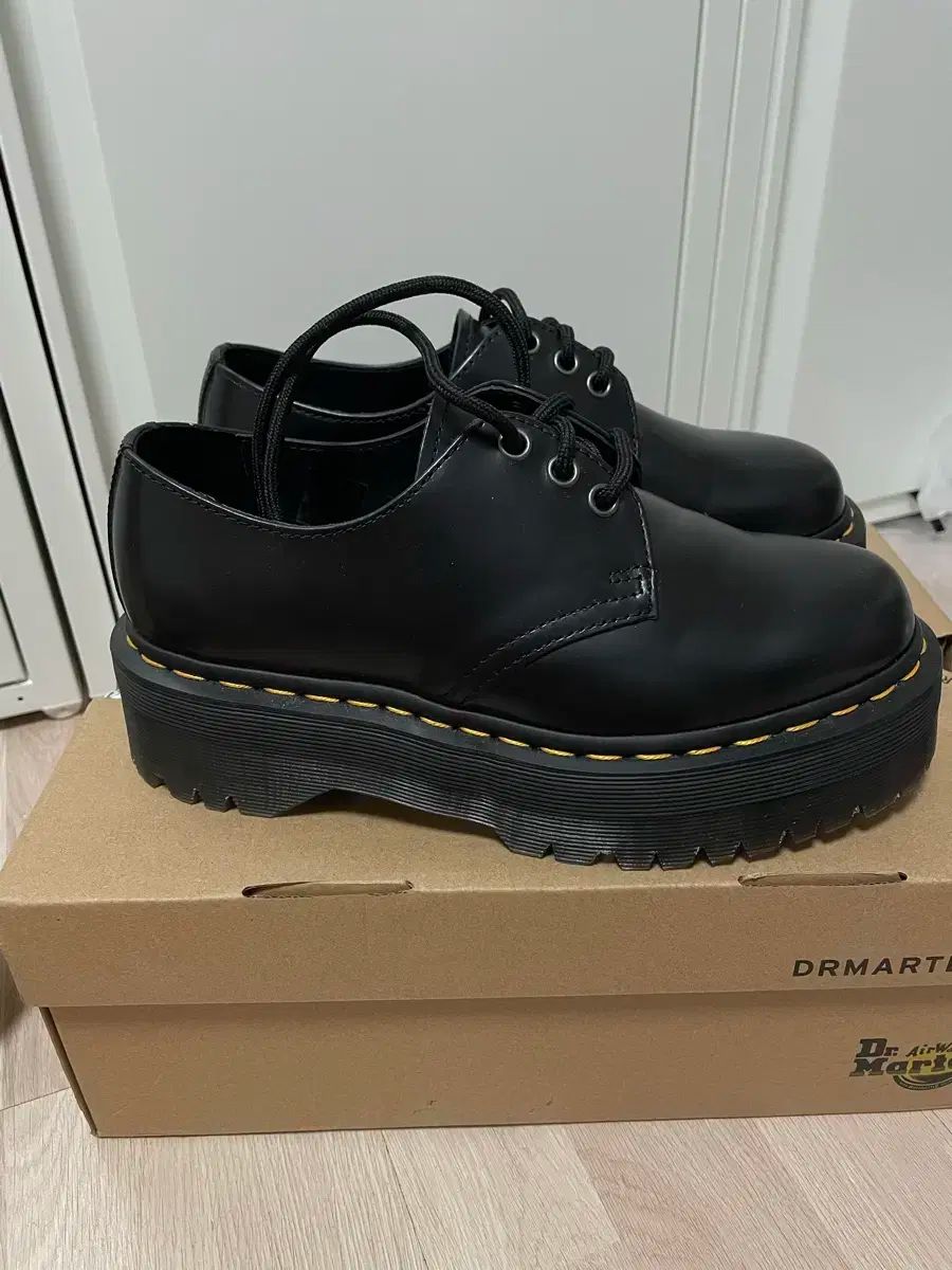 DR. MARTENS 1461クアッド 240 フラットシューズ バレエシューズ パンプス