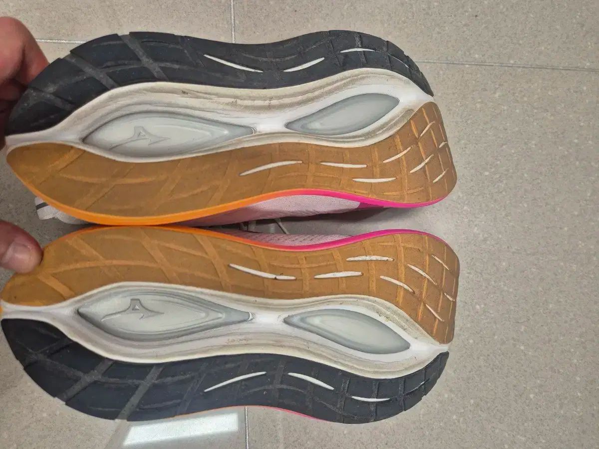 285 ミズノ NEO ヴィスタ2 白 ピンク