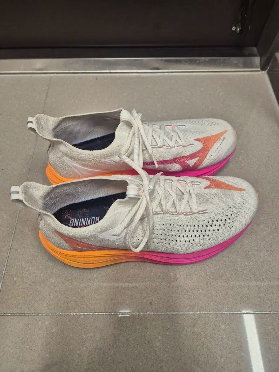 285 ミズノ NEO ヴィスタ2 白 ピンク