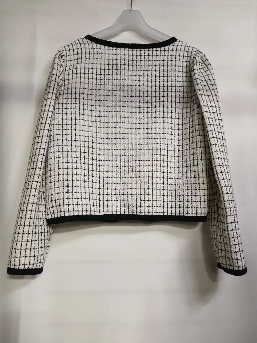 価格比較でお得にお買物。 THE TILBURYツイード ブラック バイカラー ノーカラージャケット