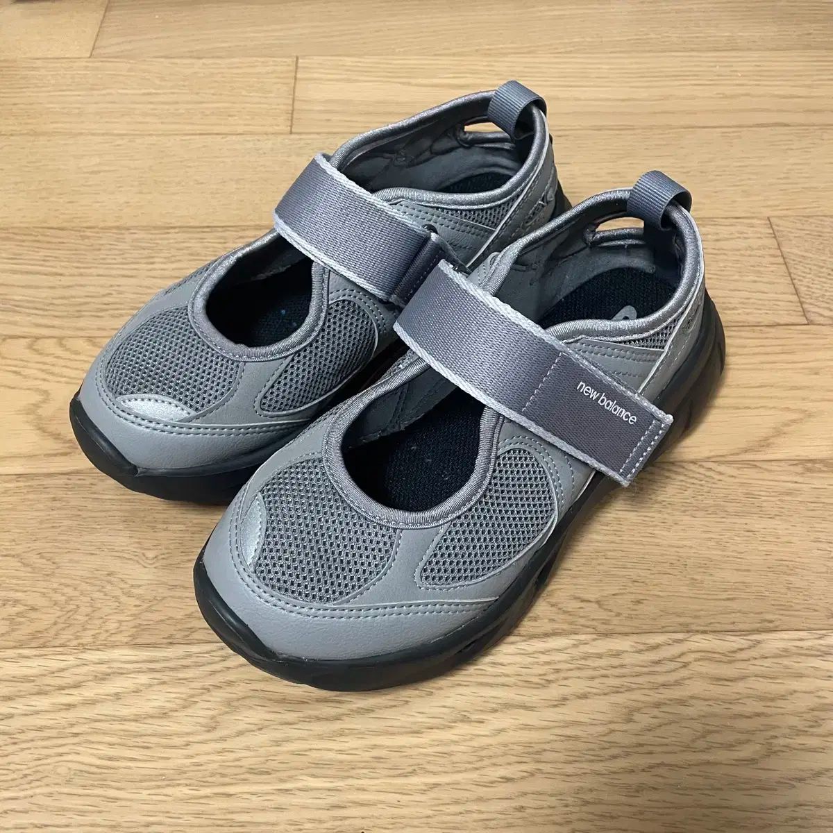 230 | ニューバランス ブリーズ グレー メリージェーン サンダル