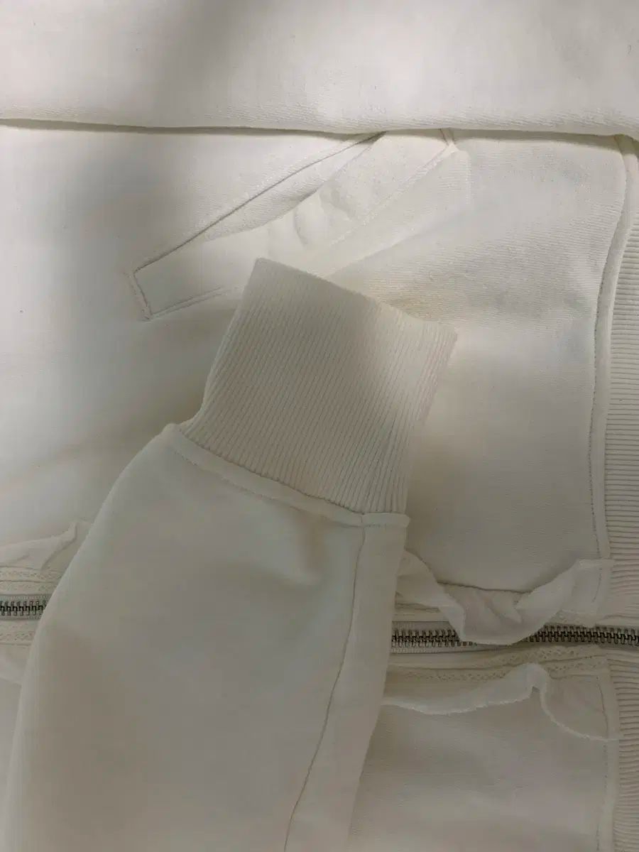 ジップアップ 白