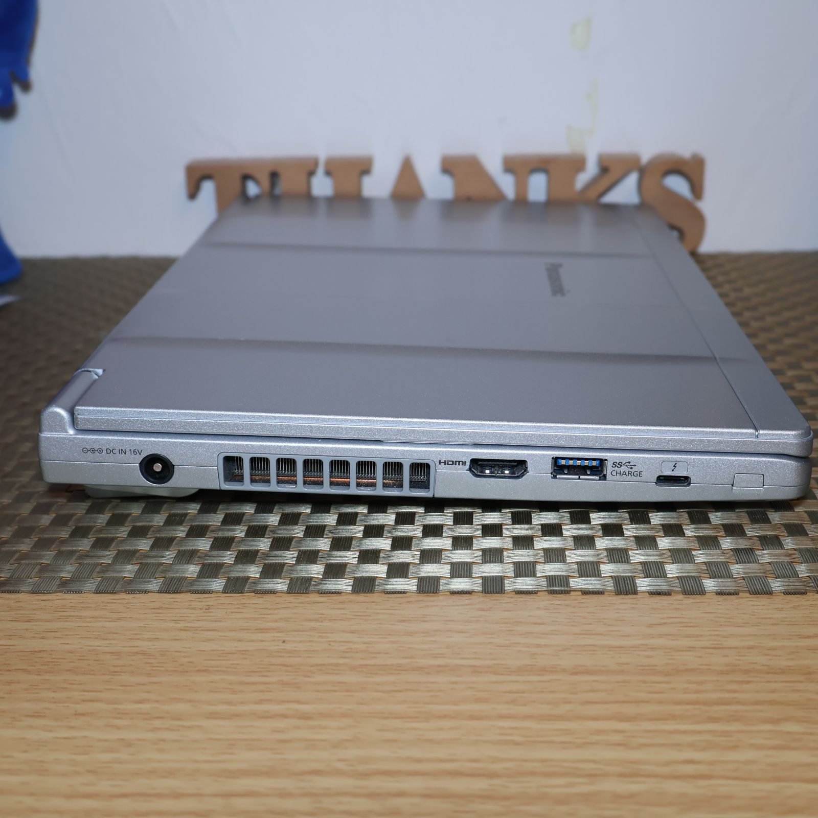 美品Win11公式対応10世代i5/メ8/新品SSD/SIMフリー/無線/カメラ - メルカリ