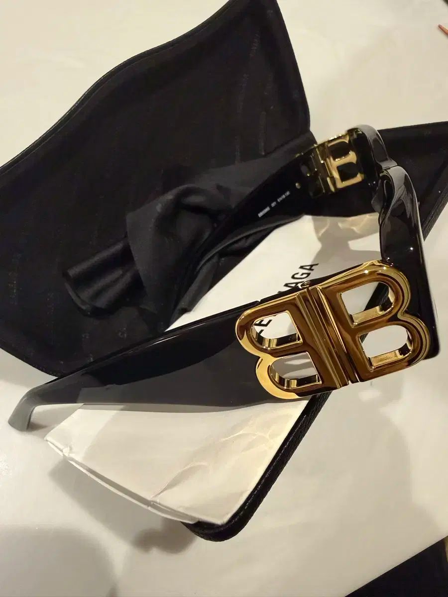 バレンシアガ ダイナスティ 랙タンギュラー サングラス bb0096s001