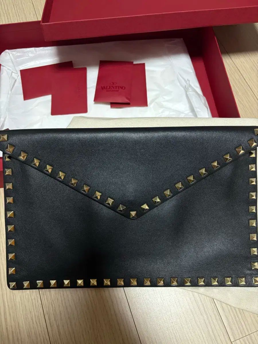 ヴァレンティノ ロックスタッズ クラッチバッグ ブラック フルセット