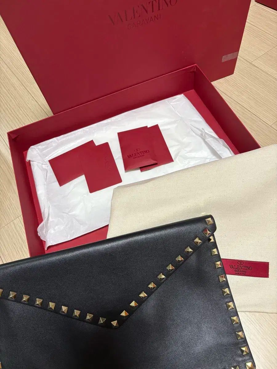 ヴァレンティノ ロックスタッズ クラッチバッグ ブラック フルセット
