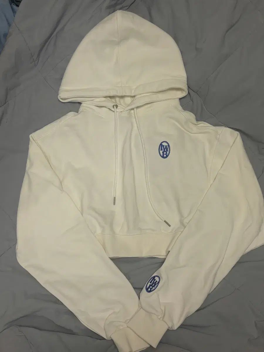 BORN TO WIN IWB クロップド フード 白 廃盤| タグ付き