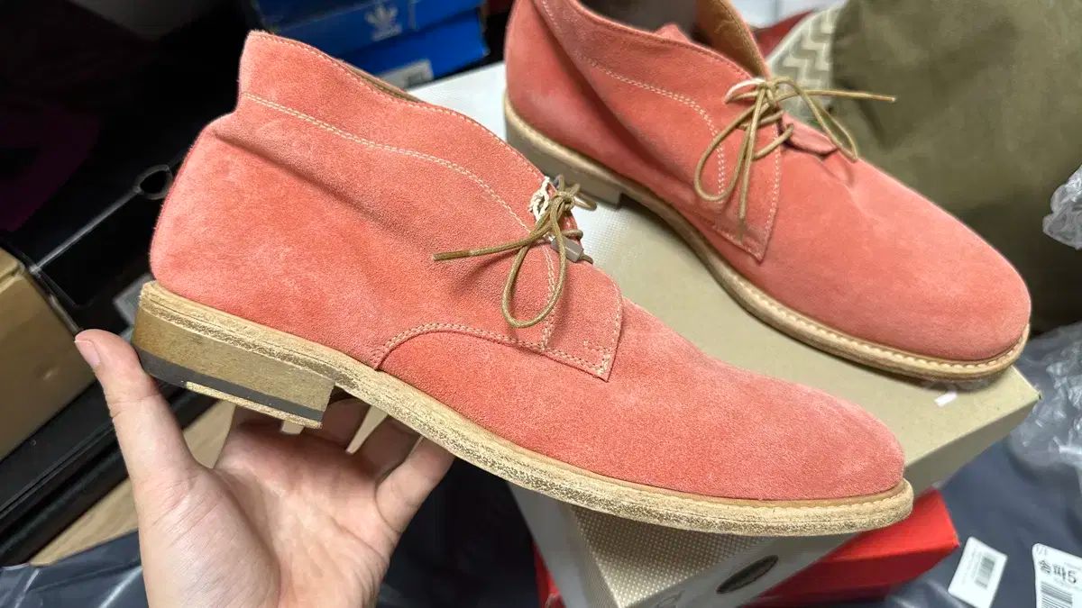 イタリア ピンク チャッカブーツ 公開番組 サノク作品