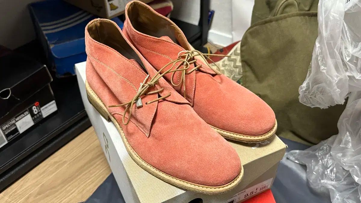 イタリア ピンク チャッカブーツ 公開番組 サノク作品