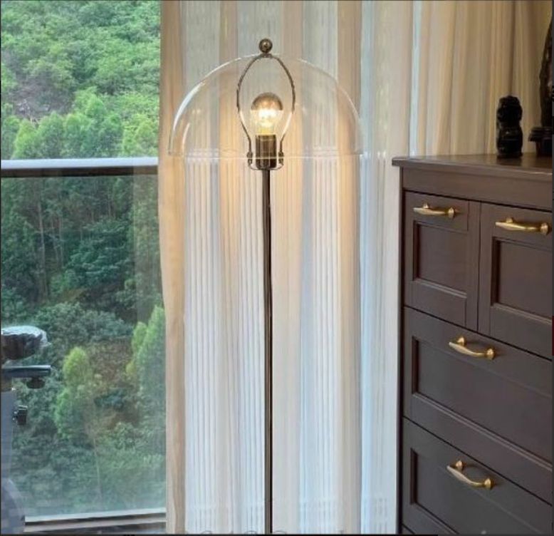 透明なアクリルシェード メッキ鉄製主体