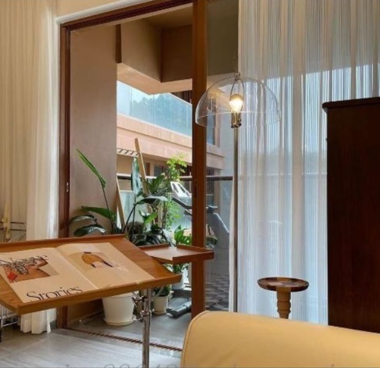 ロアランプ 透明なアクリルシェード メッキ鉄製主体 飾りフロアライト フロアスタンド 照明器具 おしゃれ間接照明 NEXPOTALLINN_EU