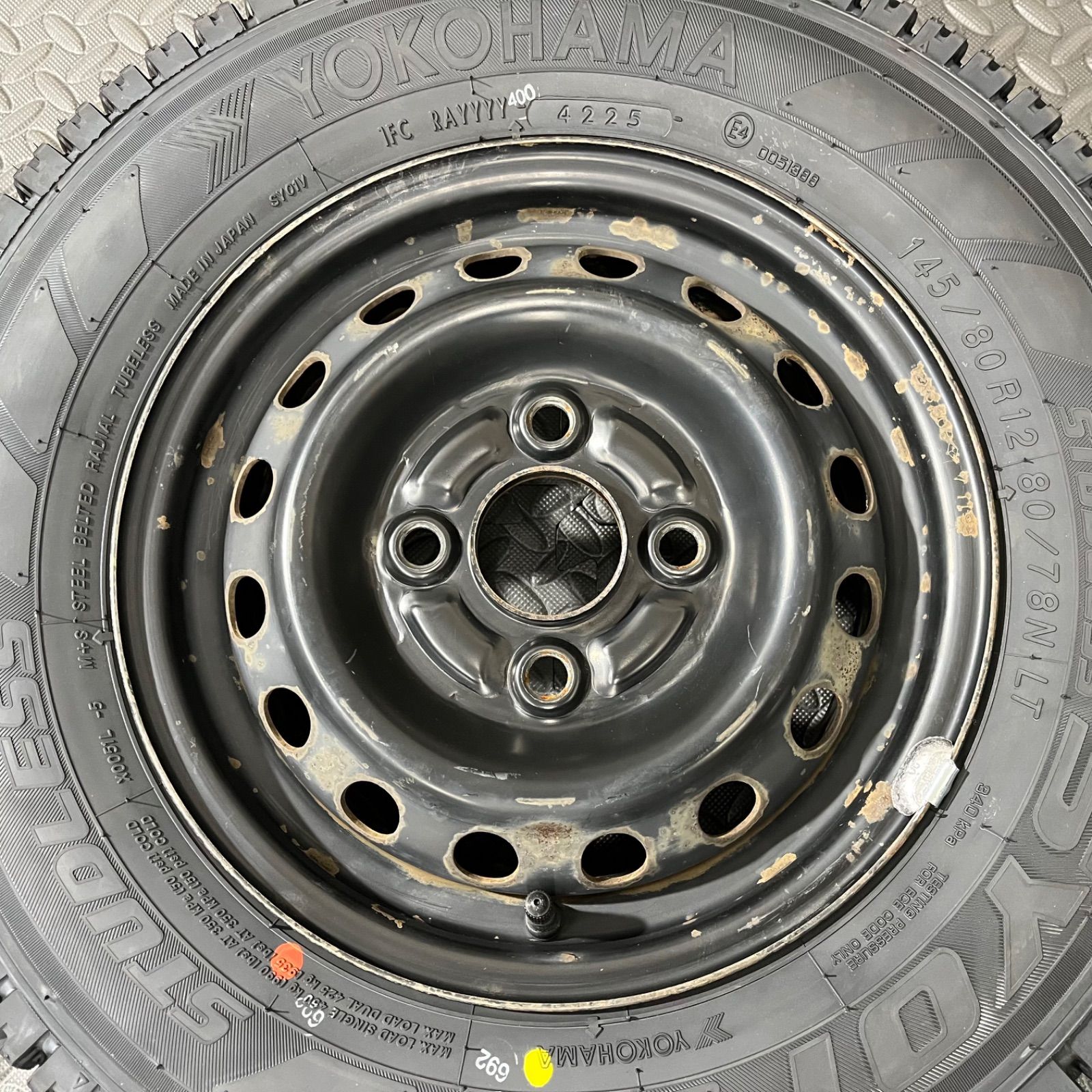 スタッドレスタイヤ 冬タイヤ