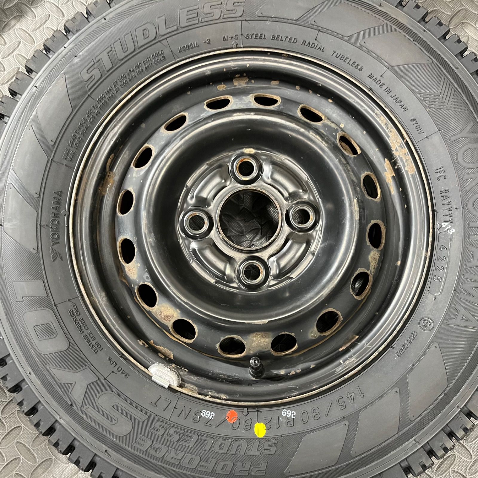 スタッドレスタイヤ