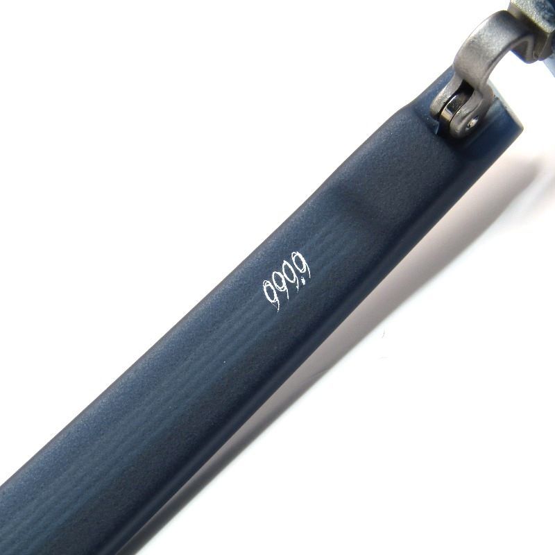 999.9 フォーナインズ