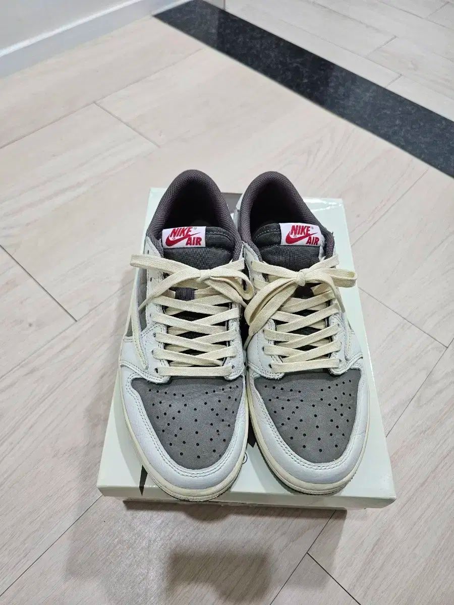 ナイキ エア ジョーダン 1 ロー OG トラヴィス スコット リバース モカ