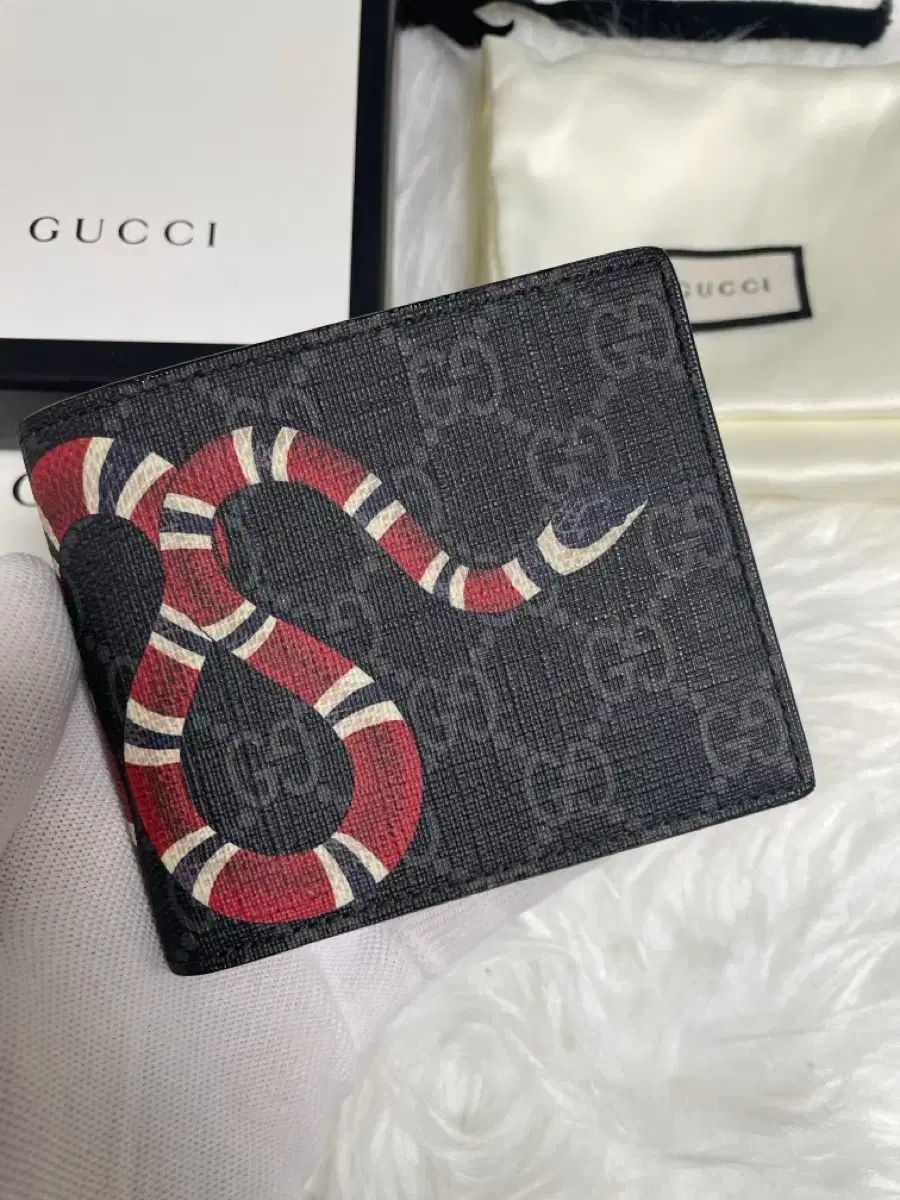 S 級 グッチ スネーク ブラック 二つ折り財布