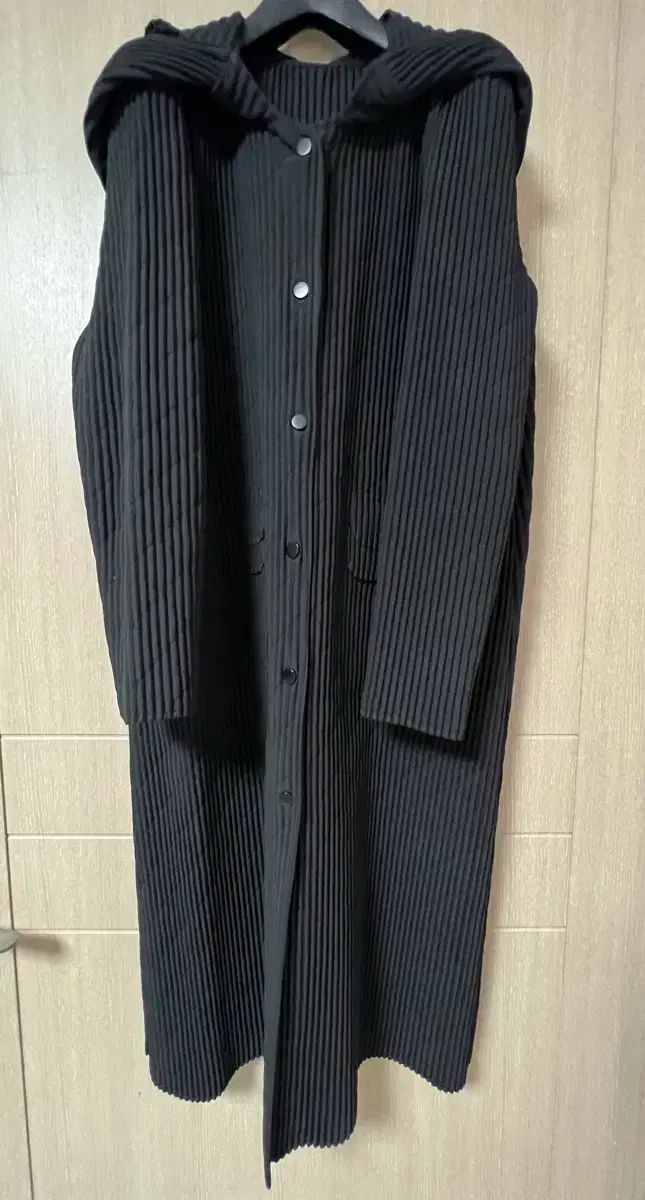 プリーツ ブラック フード ロング コート