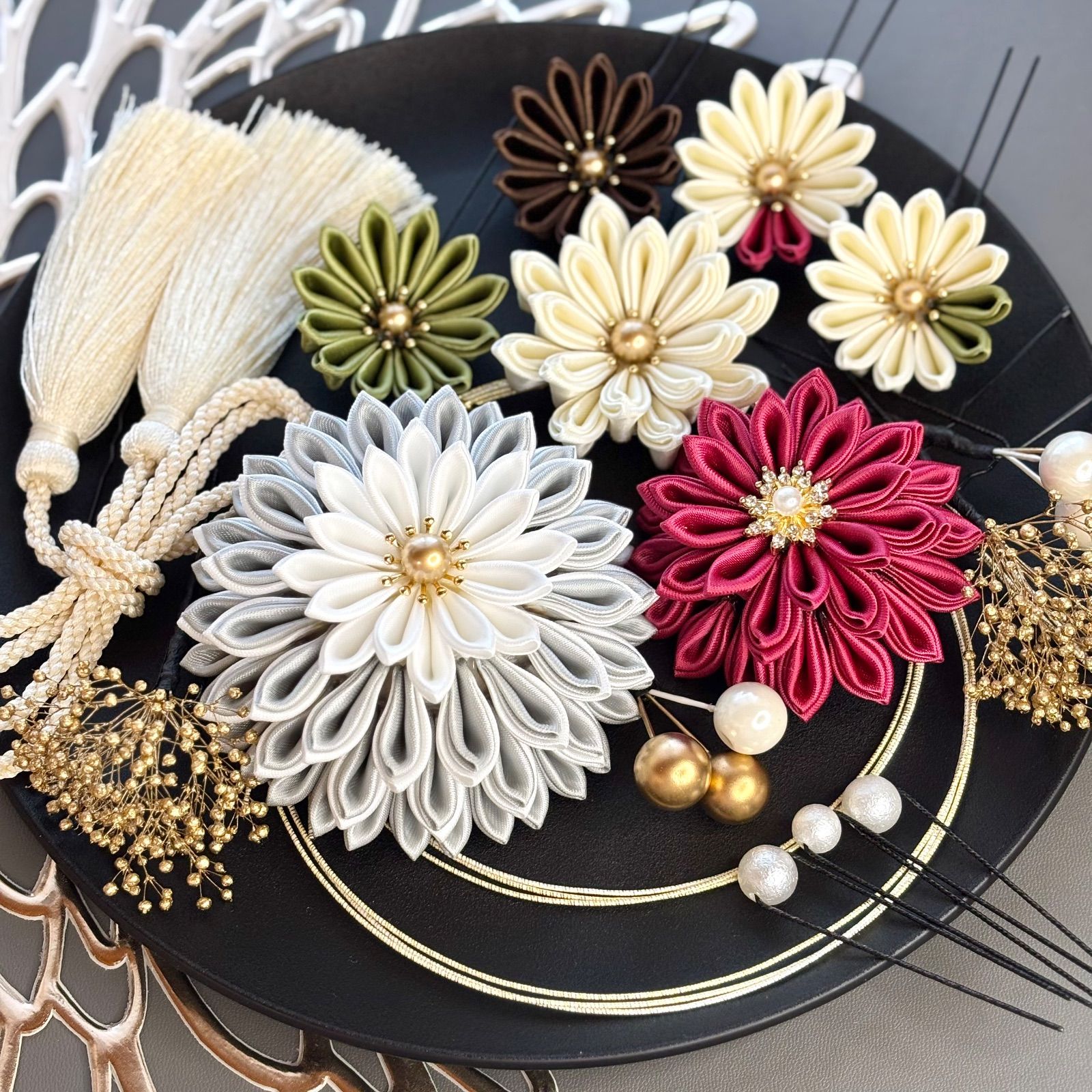 成人式髪飾り 結婚式髪飾り ウエディング ヘッドドレス ヘッドパーツ 卒業式 色打掛 サテンつまみ細工 グレー DECORATOM_COM_BR