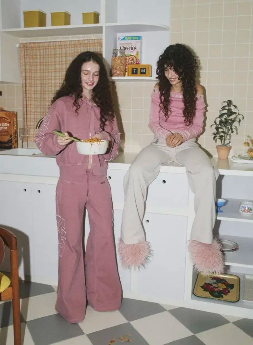 OHasIfEE APPLIQUE BOOTCUT PANTS PINK