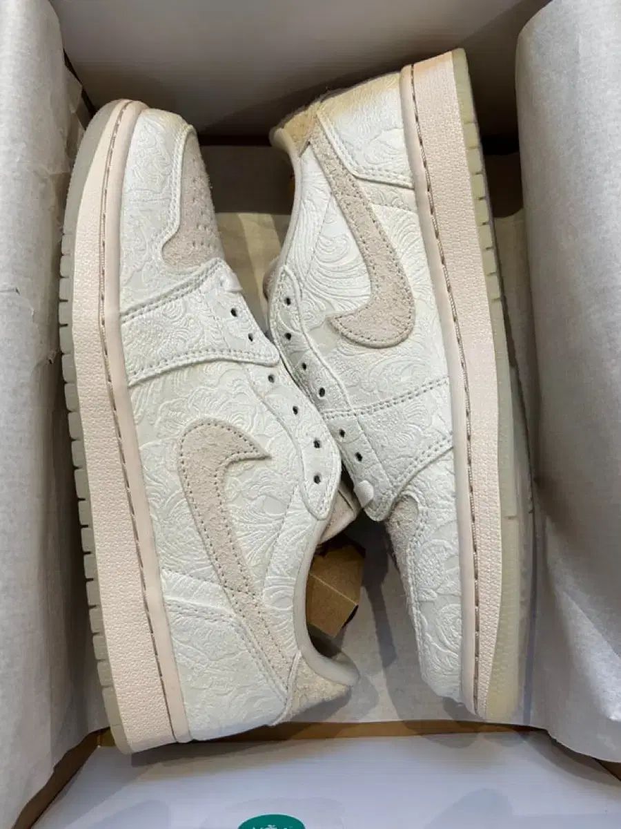  ジョーダン1 ロー OG クリス ポール Give Them Flowers スニーカー 靴