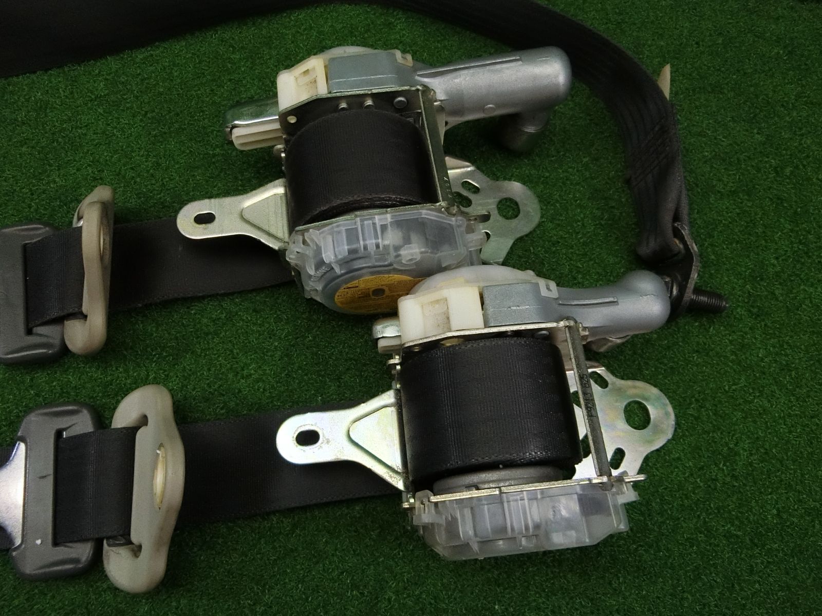 11728 ダイハツ ムーヴ カスタム L175S 後期 フロント シートベルト 左右セット キャッチ 7R1730-P 7Q8400-P BRIGHTFACE_UK