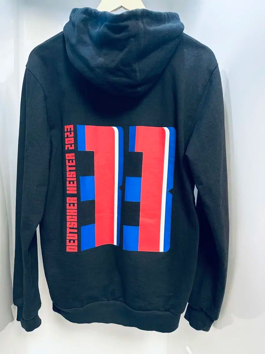 アディダス FCバイエルン ミュンヘン マイスター 11 記念 フード 英国発売商品