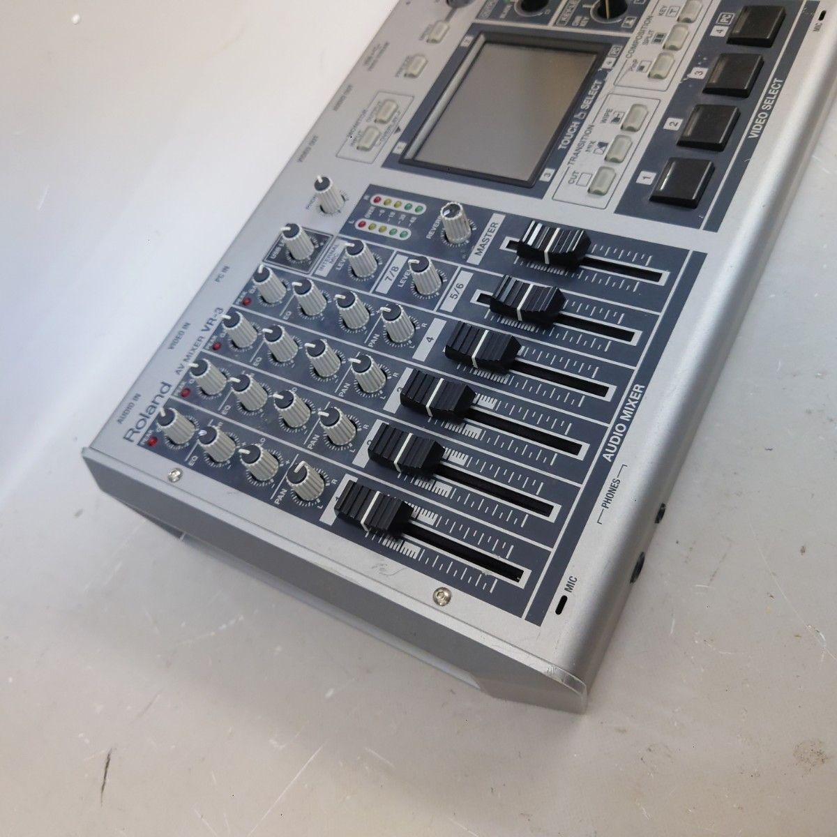 オーディオミキサー