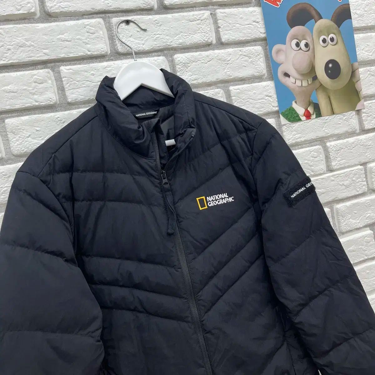 ナショナルジオグラフィック 軽量 ダウン ブラック ワッペンX - M 95