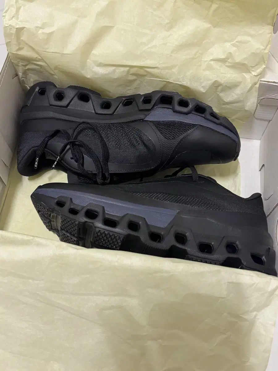 M250 単ランニングXパフ クラウドMONSTER2 ブラックマグネット