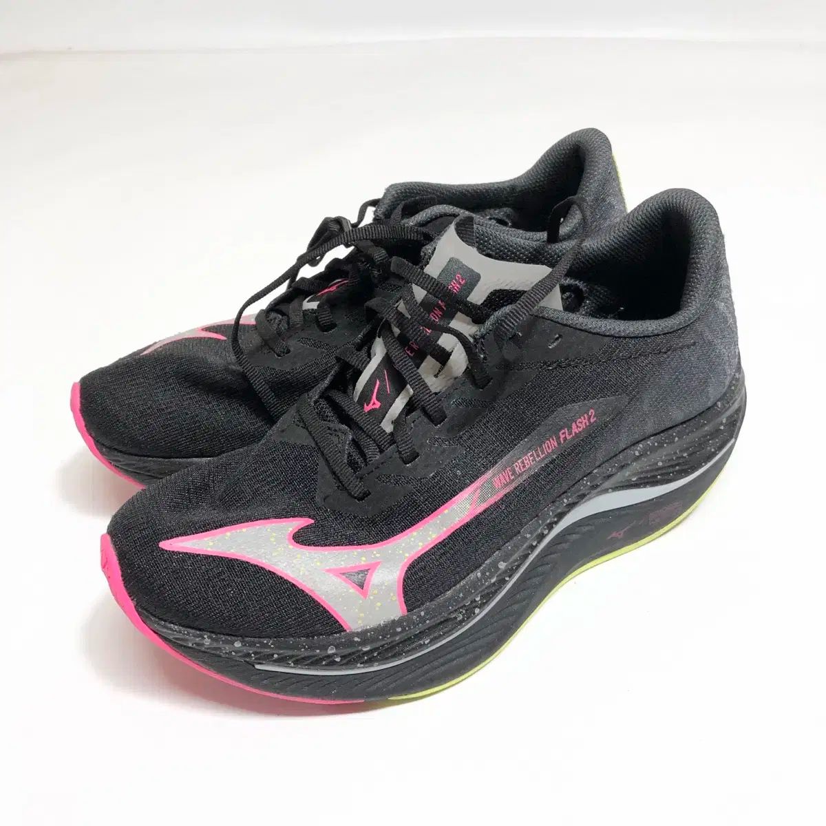 ミズノ ウェーブ リベルリオン FLASH 2 ブラック ランニングシューズ 240