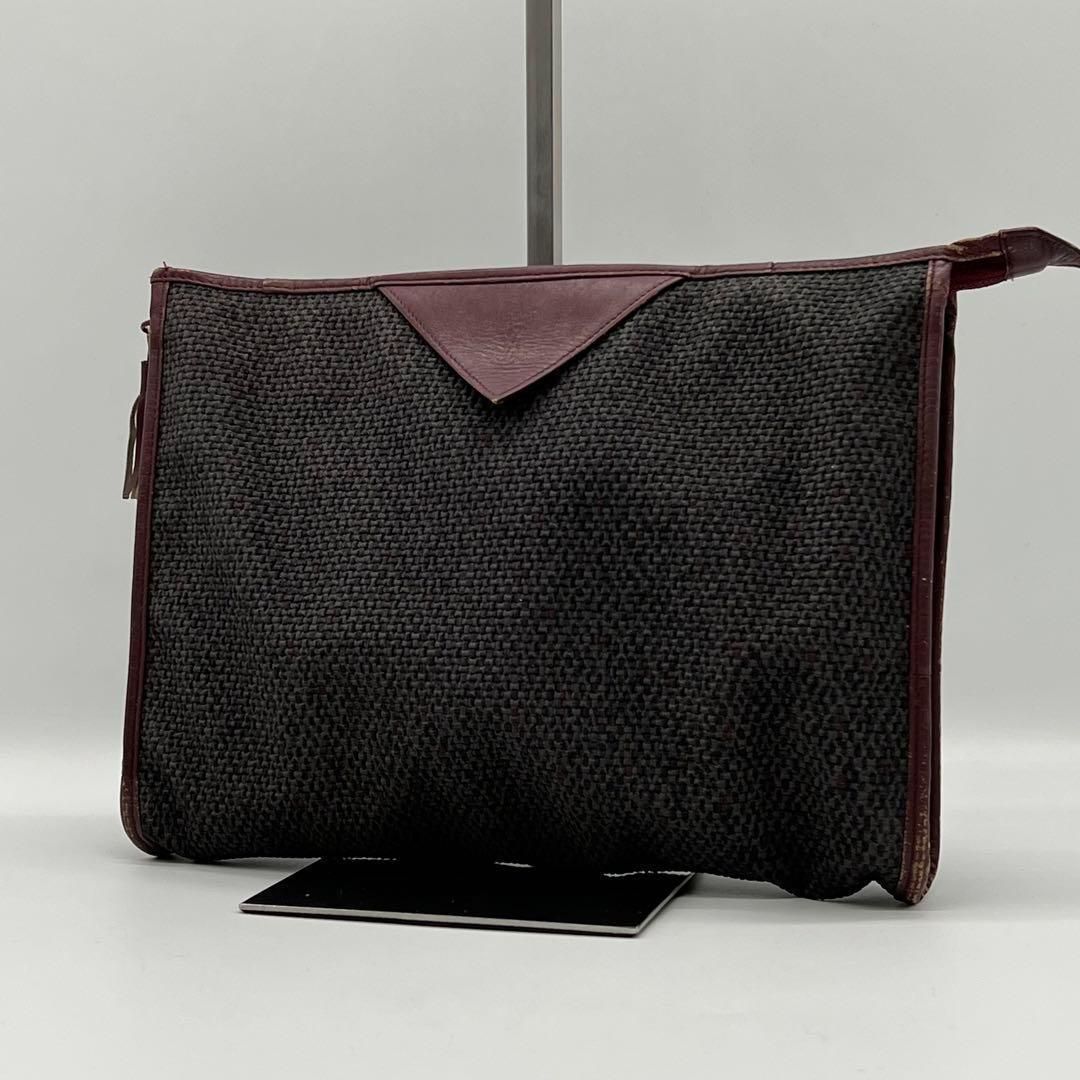 美品】Yves Saint Laurent イヴサンローラン ロゴ クラッチバッグ