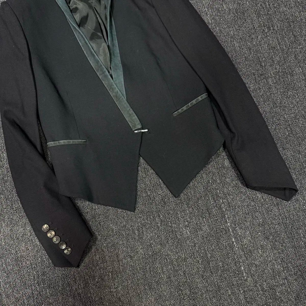 アシメントリー