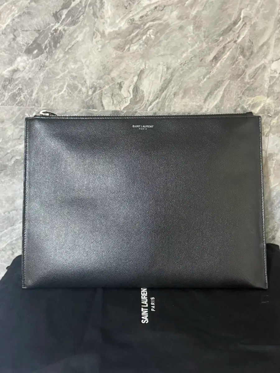 正規品 Saint Laurent サンローラン パリ ロゴ SHINee シャイニー クラッチバッグ ブラック