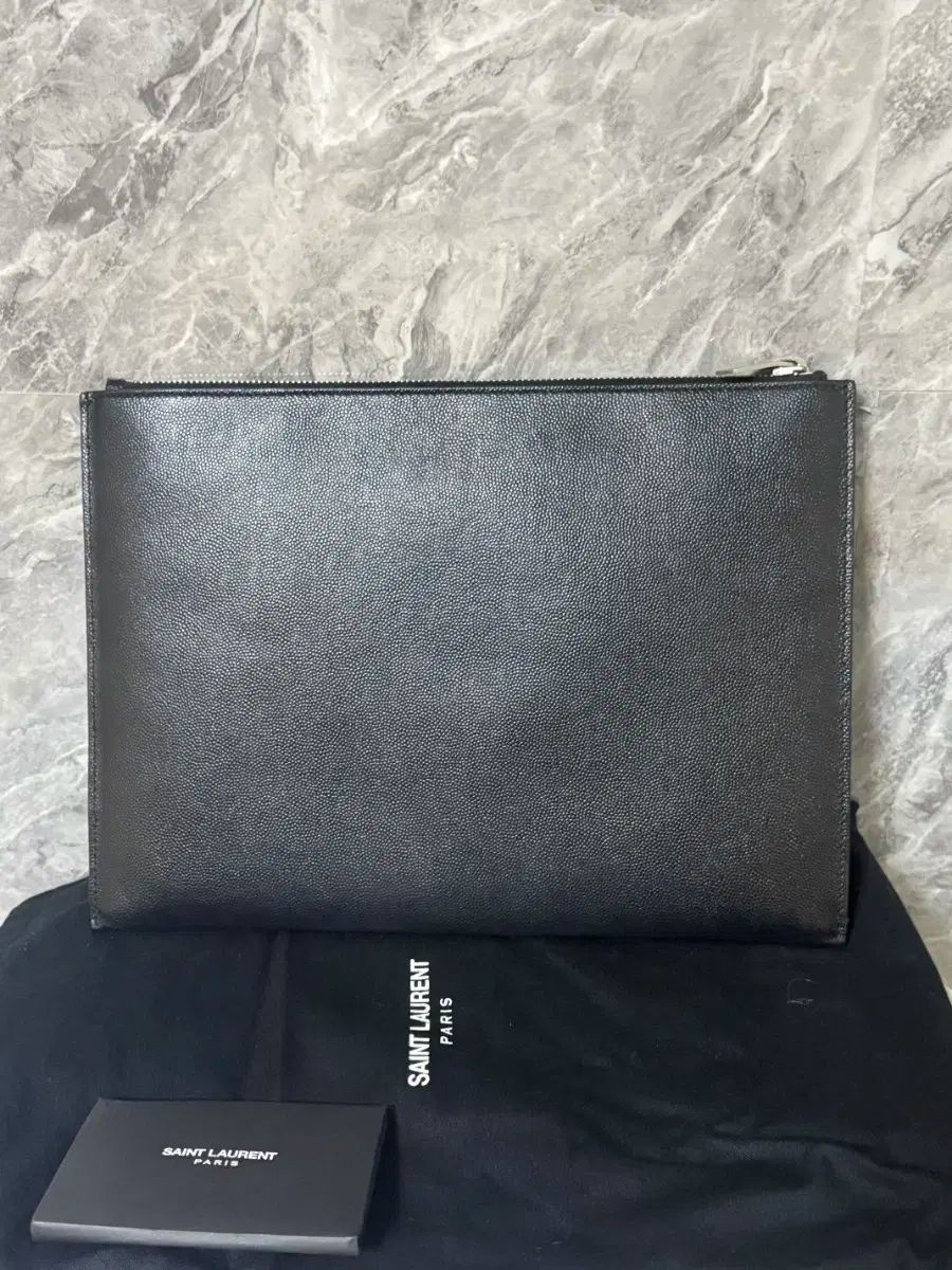 Saint Laurent サンローラン パリ ロゴ SHINee シャイニー クラッチバッグ ブラック