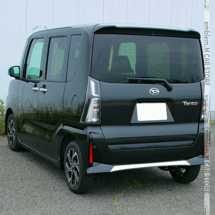 リアバンパーガーニッシュ