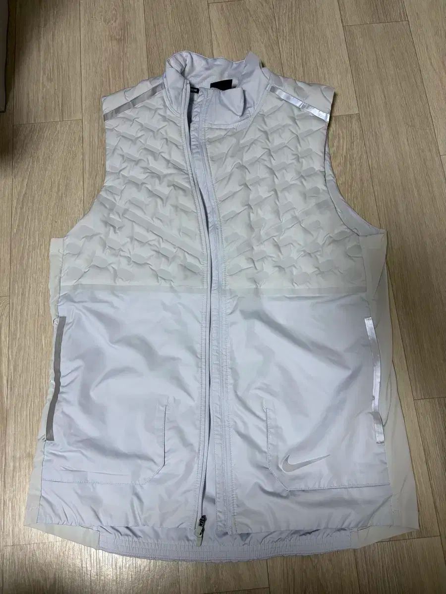 ナイキ エアロロフトL 軽量ダウン